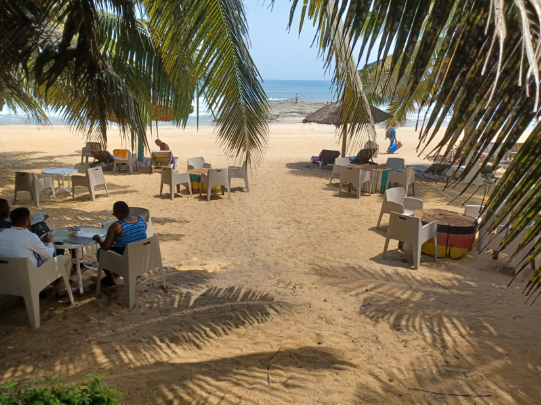 Détente sous les palmiers