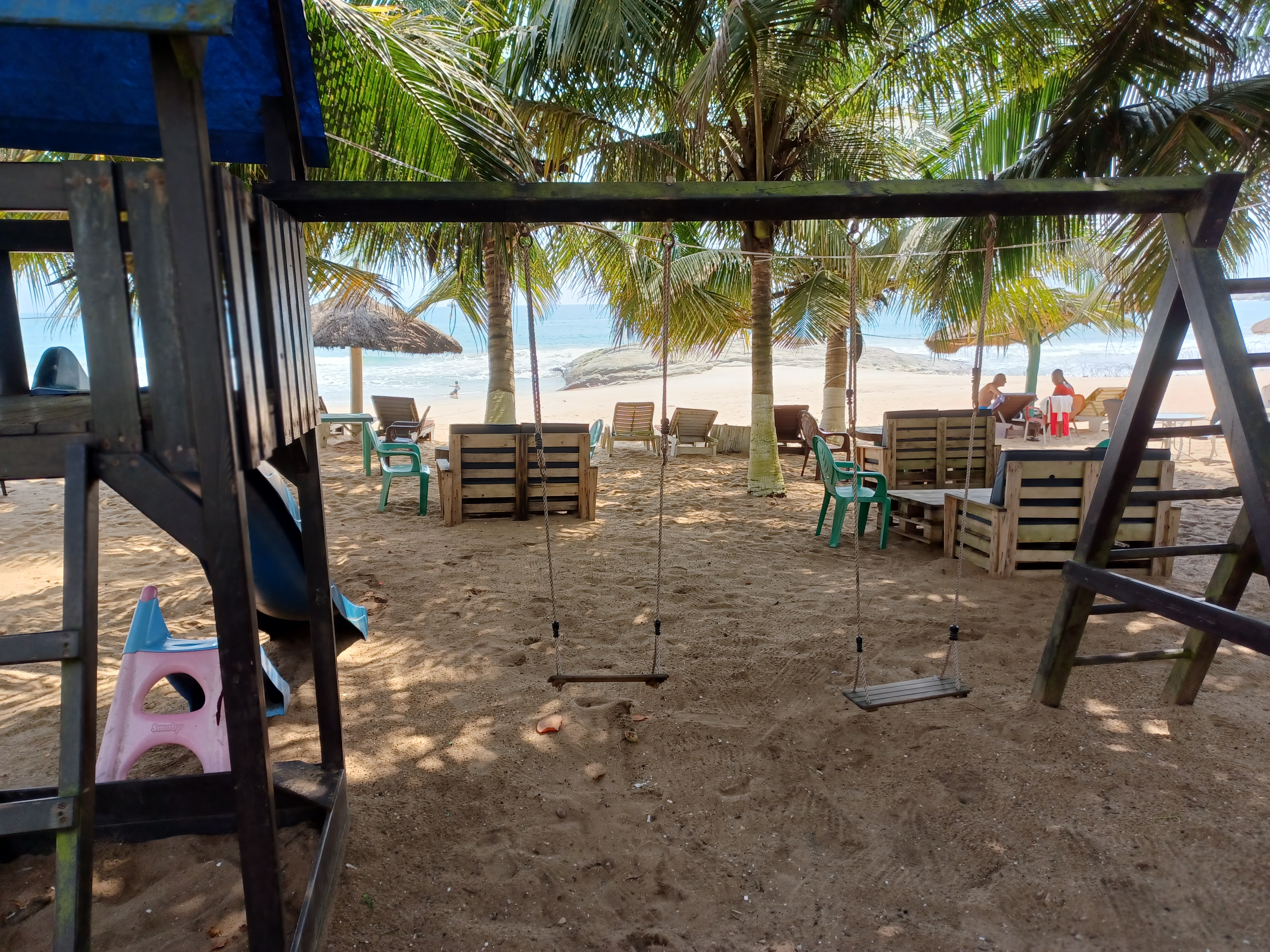 Aire de jeux enfants vue large